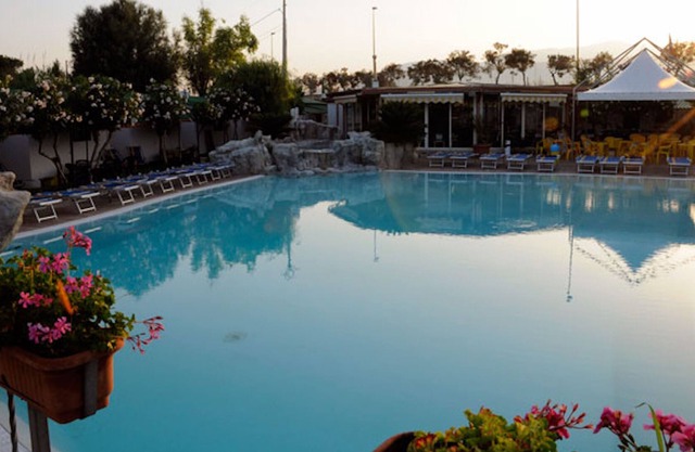 Bungalow By The Sea With Shared Pool, Agropoli, Italy