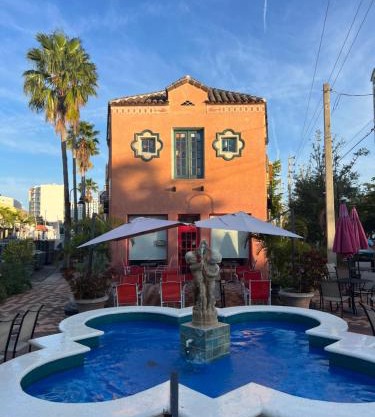Burns Square Boutique Hotel