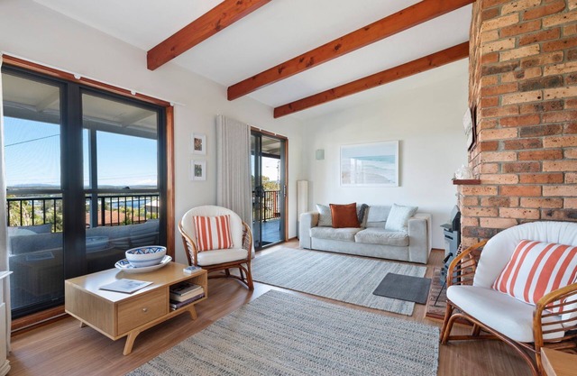 Burrill Lake Views - an inexpensive lake house for a family holiday