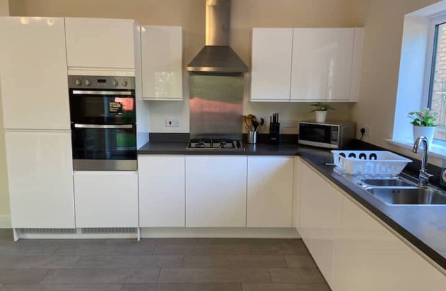 Burton Way - Stylish, Spacious 4 Bedroom Detached Home