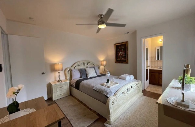 Business Class/Family Vacation/Large Backyard