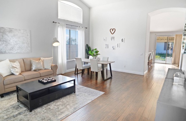 Business Rental in Beautiful and Safe Stone Crest Neighborhood
