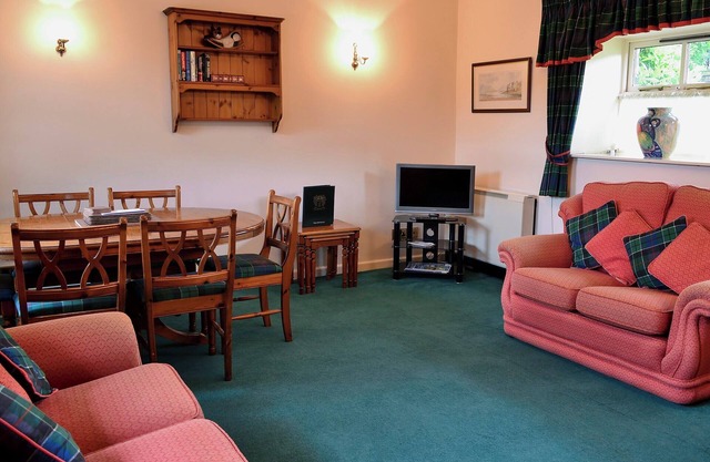 Busy Lizzie Cottage-MFO