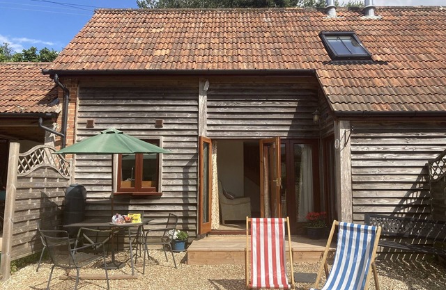 BUTTERCUP COTTAGE in beautiful Devon countryside.