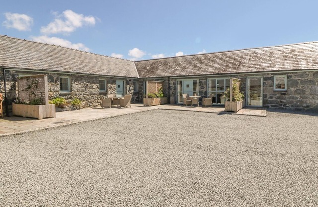 BWTHYN BACH, pet friendly, luxury holiday cottage in Talybont