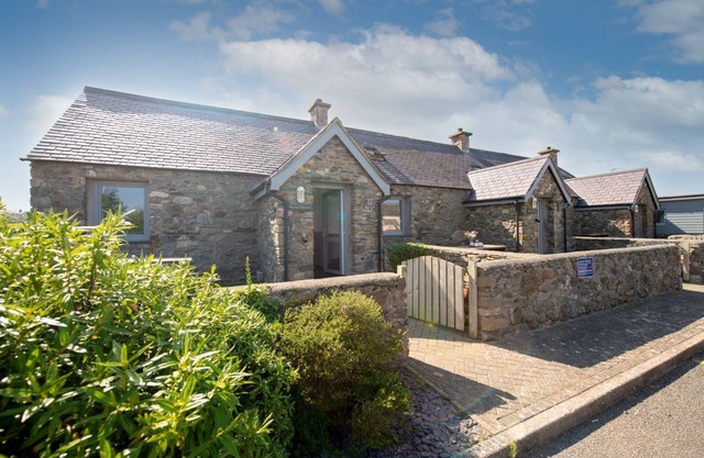 Bwthyn Dwynwen - A two bed, pet-friendly cottage in Aberffraw