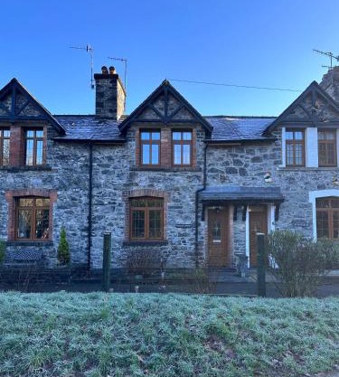 Bwythyn Ebrill, April Cottage