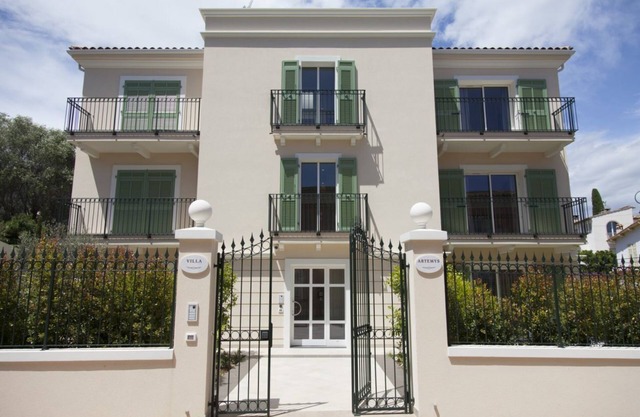 By Five Stars Holiday House