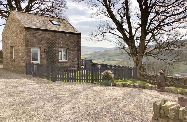 BYRE COTTAGE, pet friendly, with a garden in Garrigill, Cumbria