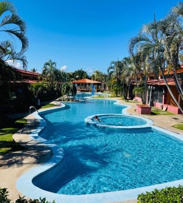 Cómodo town-house con piscina