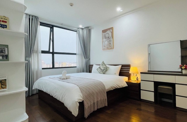 Căn hộ 3 phòng ngủ, 2 phòng tắm hiện đại, sang trọng - Vinhomes D'Capitale