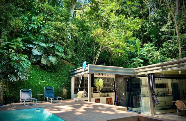 Container house in the forest just 10 km from the most beautiful beaches in Rio!