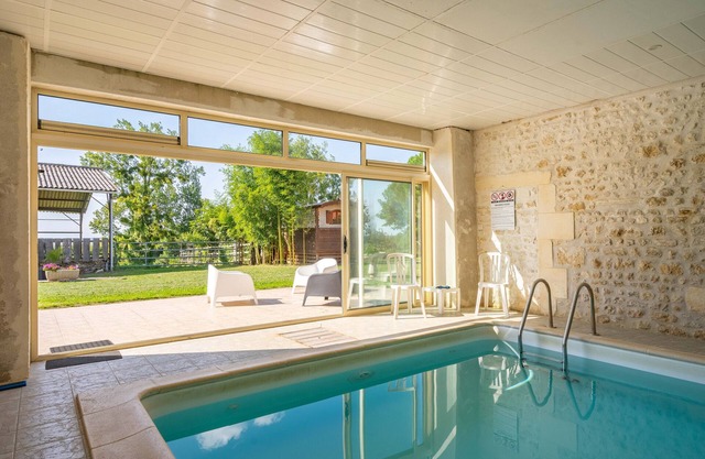 Cottage 'Gite De Groupe Piscine Intérieur' with Private Terrace, Private Garden and Wi-Fi