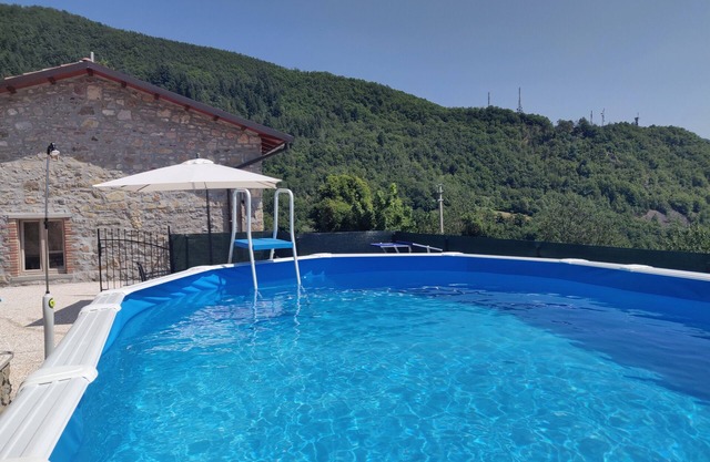 Cottage in medieval village, private pool, walk to restaurants