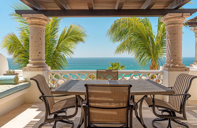 C302 Oceanview Penthouse with Infinity pool and jacuzzi