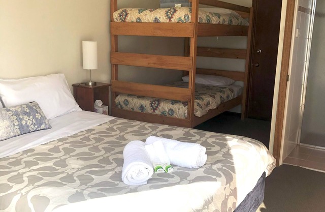 Cabin 6 - sleeps 4 people. Access to all amenities