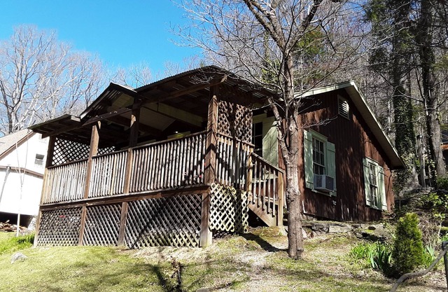 Cabin-Ensuite-Mountain View-Waterfall Cabin