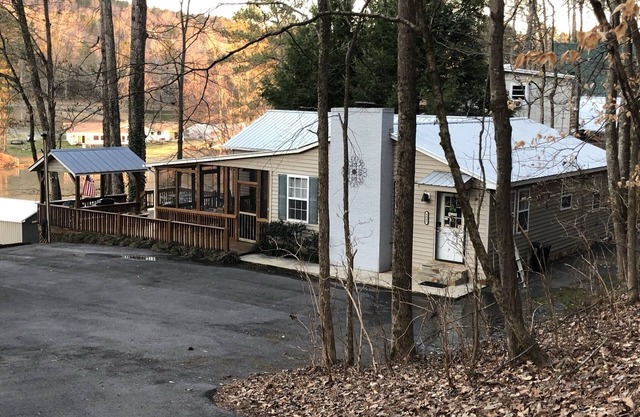 Cabin in the Cove - Boathouse - Dog Friendly
