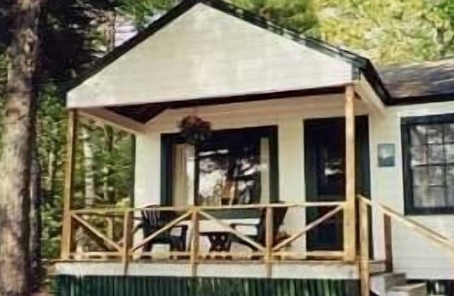 Cabin in the Woods Across from Lake & Beech Mountain