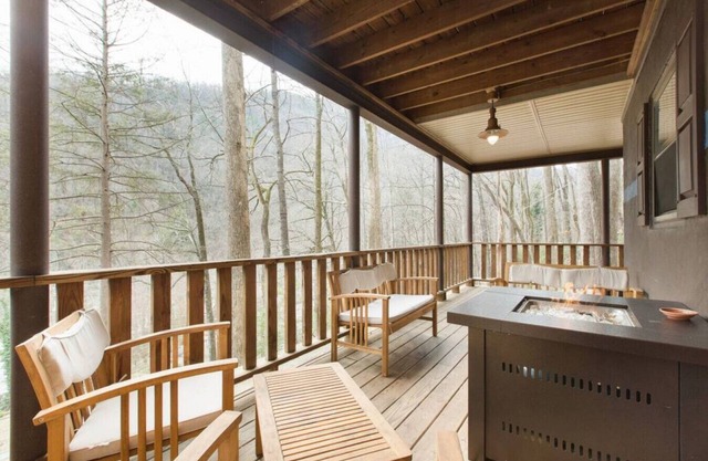 Cabin near Chimney Rock-Lake Lure-Asheville- DOG FRIENDLY
