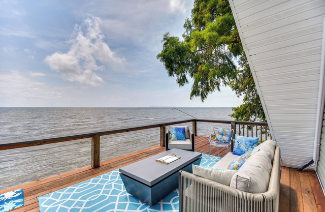 Cabin on Albemarle Sound w/Dock & 2 Kayaks