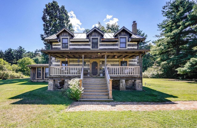 Cabin Vacation Rental ~ 8 Mi to Penn State!