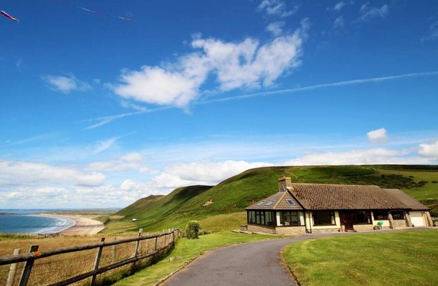 Caemor - Four Bedroom House, Sleeps 10