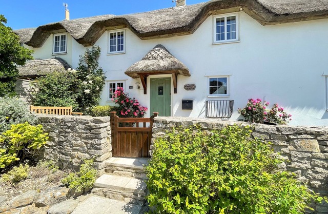 CAJUN COTTAGE, pet friendly, with a garden in West Lulworth