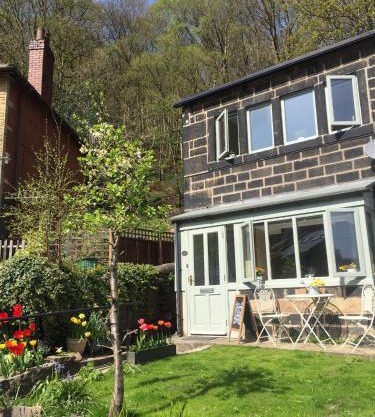Calderside Cottage (2 BDR Central Hebden Bridge)