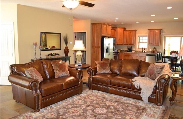 Call Today to Rent our Luxury Six Bedroom Cabin