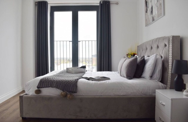 Calming 2BR with balcony in Brentwood