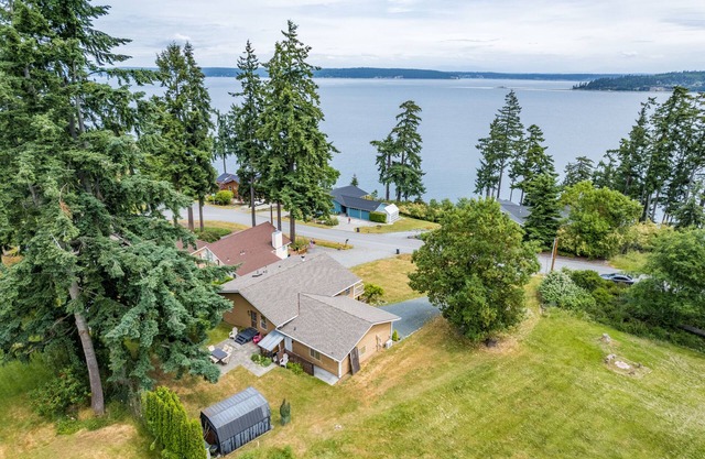 Camano Vista Paradise by AvantStay | Private Beach
