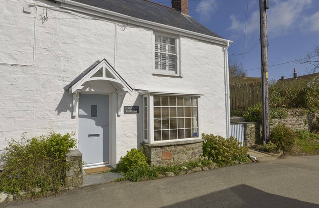 CAMELOT COTTAGE, pet friendly, with open fire in Port Isaac