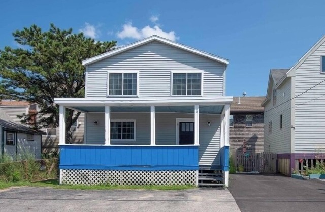 Camp Ellis Beach House, just 100 steps to the beach! 3 BdRm, 1.5 Bath