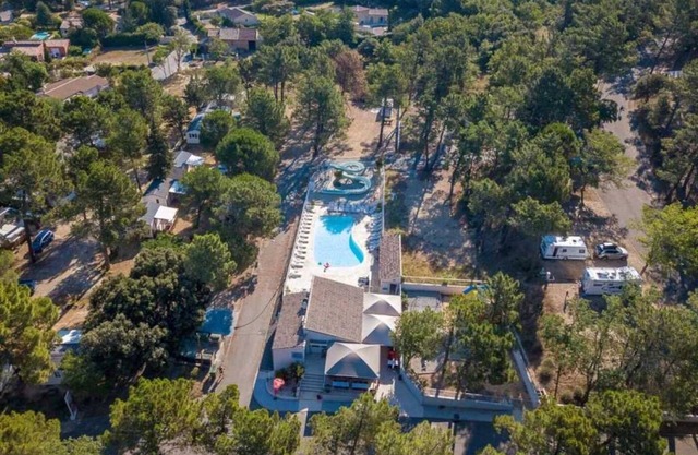 Camping 3 étoiles - Piscine - eebeah