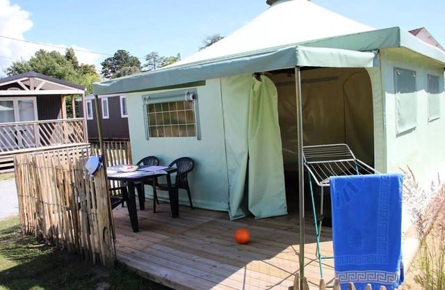 Camping Domaine de Pont Mahé* - 3-room Eole Eco tent for 4 people Without sanitary facilities