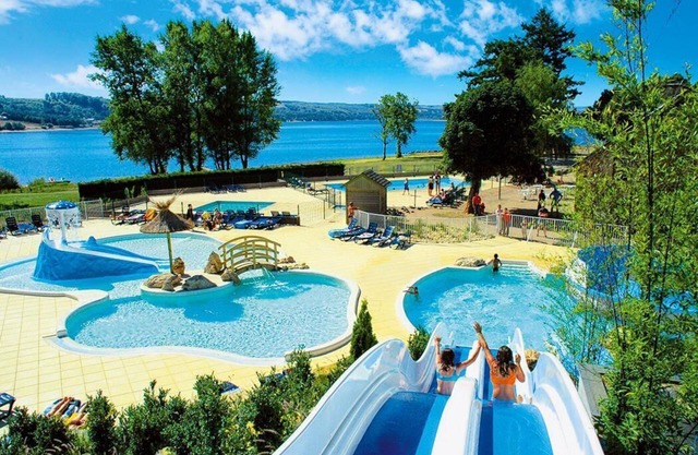 Camping Le Caussanel* - 4-room Comfort Space Cottage for 6 people with air conditioning