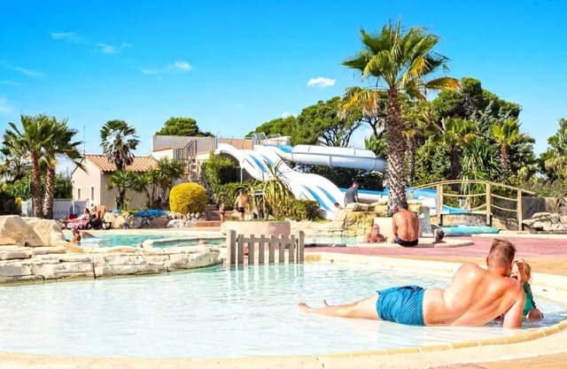 Camping Les Mûriers* - VIP Cottage TV Air Conditioning Plancha 4 rooms and 2 bathrooms 6 people