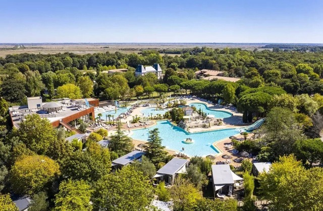 Camping Séquoia Parc* - Cottage Privilège Plus TV LV Air conditioning 4 rooms, 2 shower rooms 6 people