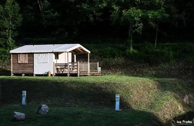 Campsite Les Prades* - Canvas Bungalow 3 rooms 5 people Without Sanitary