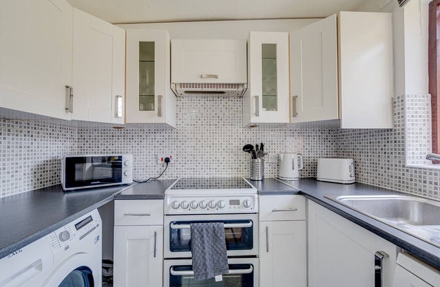 Canadawater-2bedroom-1bathroom-wifi-free Parking