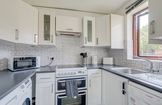 Canadawater-2bedroom-1bathroom-free Parking