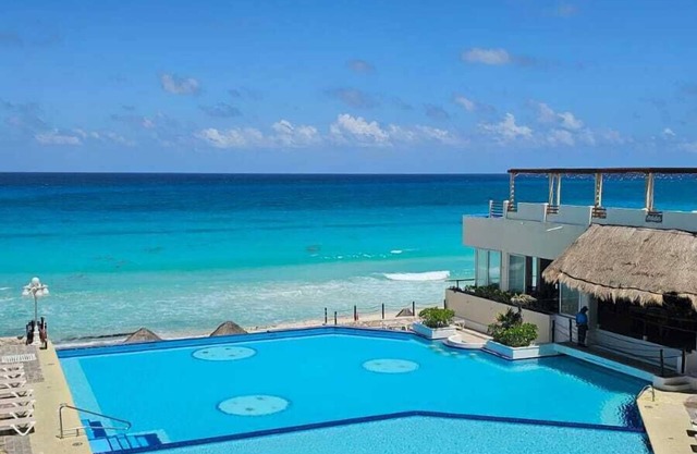Cancun Plaza Condo Hotel