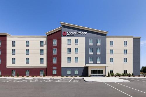 Candlewood Suites McPherson by IHG