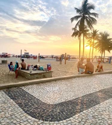Canto do forte - 200 metros da praia!