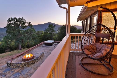 Canyon View House w/hot tub, game room, views, and more