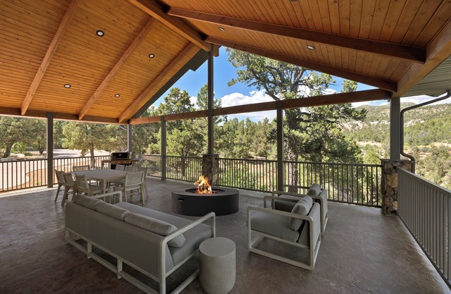 Canyon-View Retreat Minutes from Zion with Hot Tub, Game Room & Chef’s Kitchen