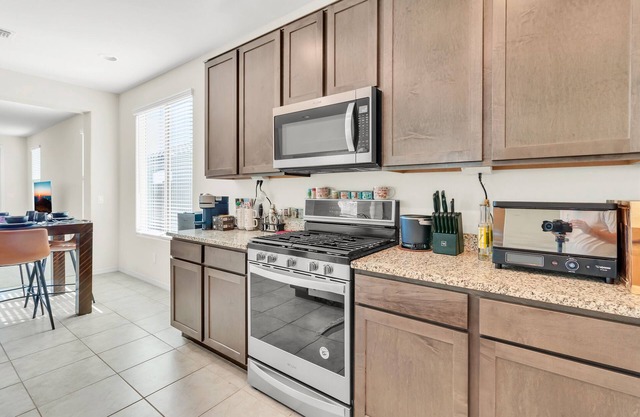 Canyon Views, Master Suite KING bed, Pet Friendly!