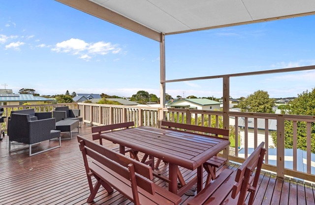 Cape Irvine - Linen not included