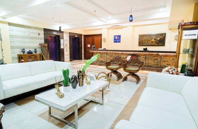 Capital O 460 World Palace Hotel